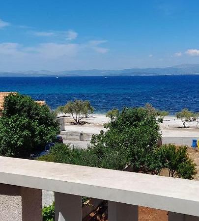 Apartments Zvonimir,Place By The Sea Mirce المظهر الخارجي الصورة