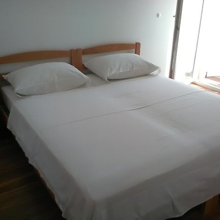 Apartments Zvonimir,Place By The Sea Mirce المظهر الخارجي الصورة