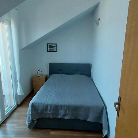 Apartments Zvonimir,Place By The Sea Mirce المظهر الخارجي الصورة
