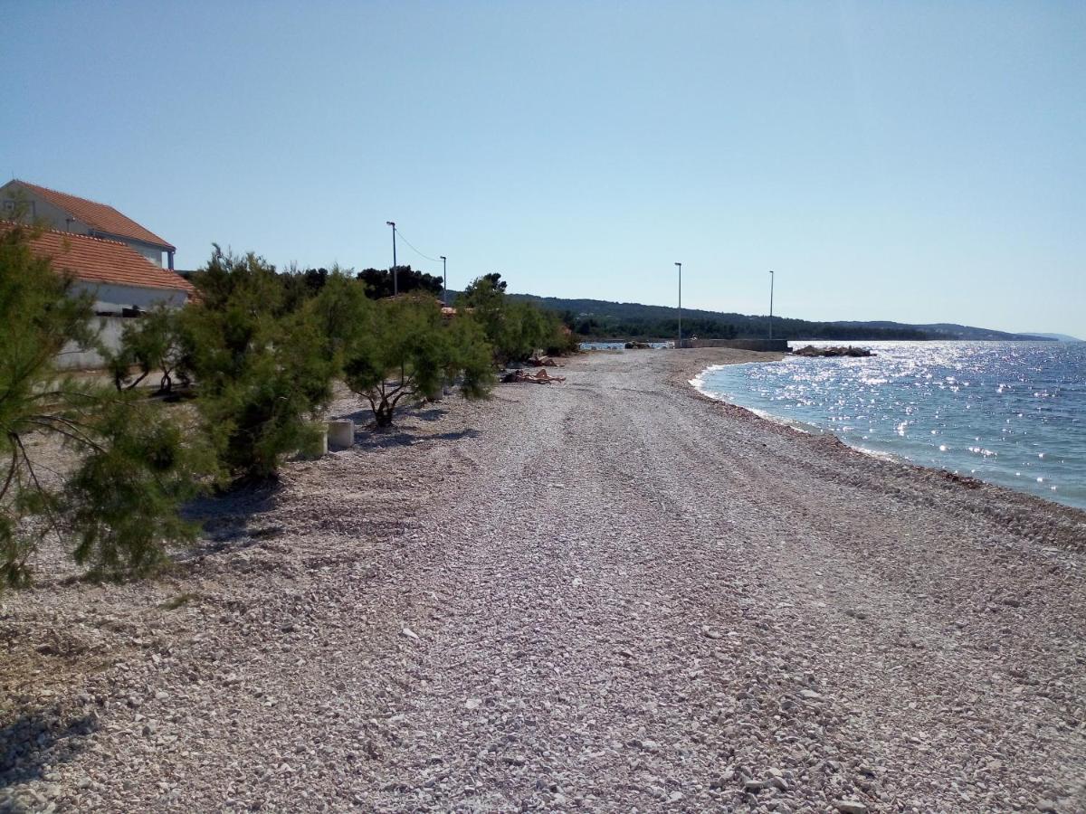 Apartments Zvonimir,Place By The Sea Mirce المظهر الخارجي الصورة