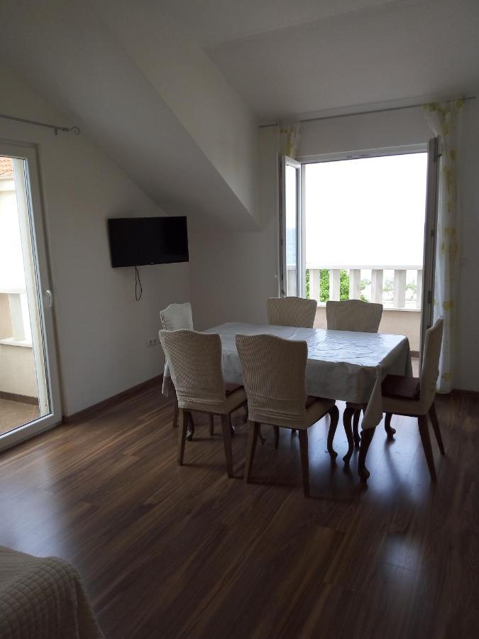 Apartments Zvonimir,Place By The Sea Mirce المظهر الخارجي الصورة