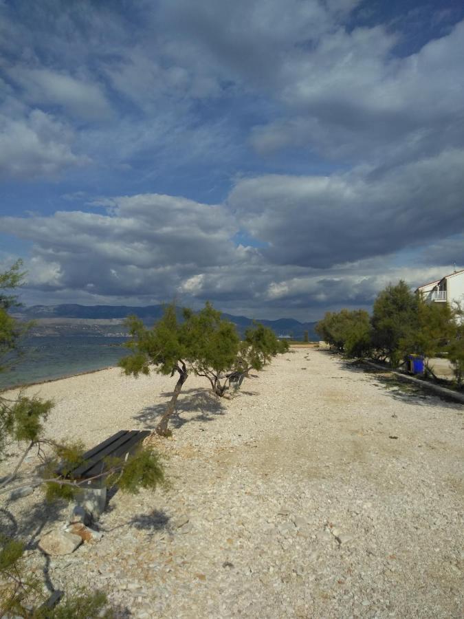 Apartments Zvonimir,Place By The Sea Mirce المظهر الخارجي الصورة