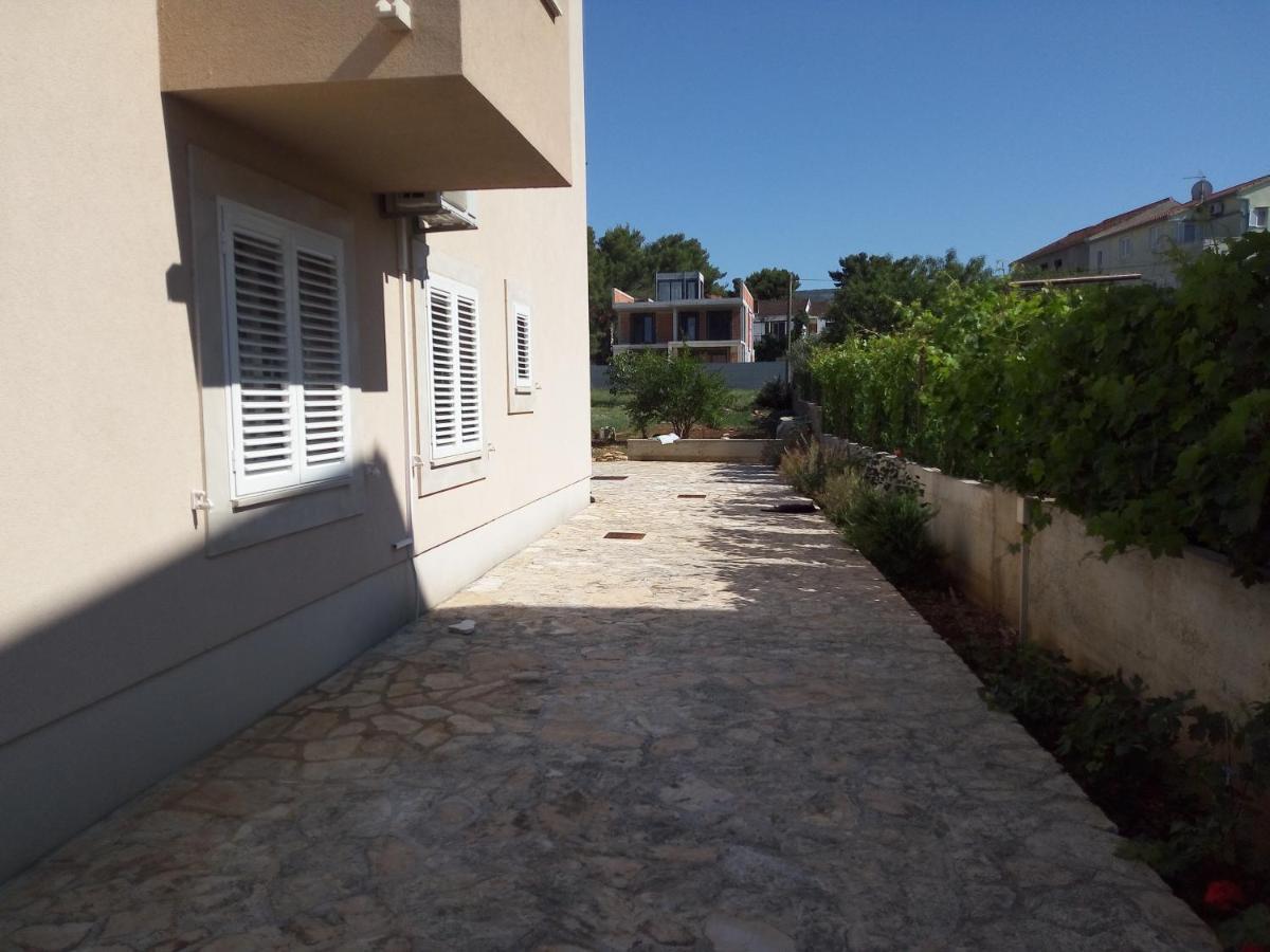 Apartments Zvonimir,Place By The Sea Mirce المظهر الخارجي الصورة