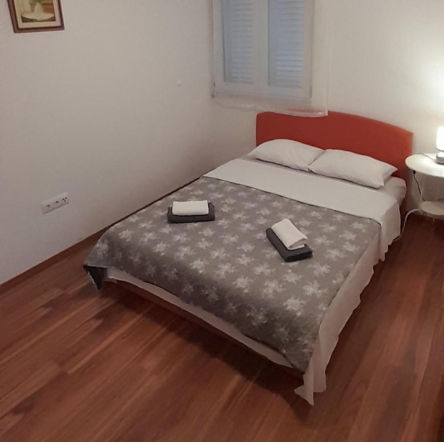 Apartments Zvonimir,Place By The Sea Mirce المظهر الخارجي الصورة