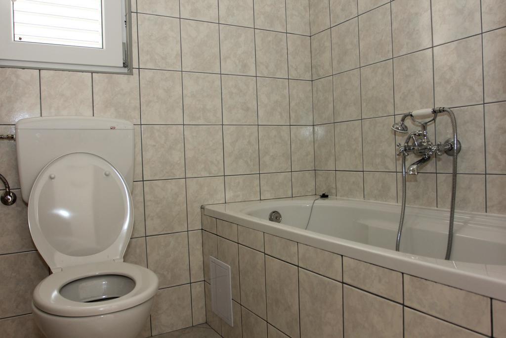 Apartments Zvonimir,Place By The Sea Mirce المظهر الخارجي الصورة