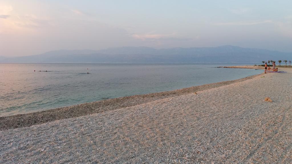 Apartments Zvonimir,Place By The Sea Mirce المظهر الخارجي الصورة