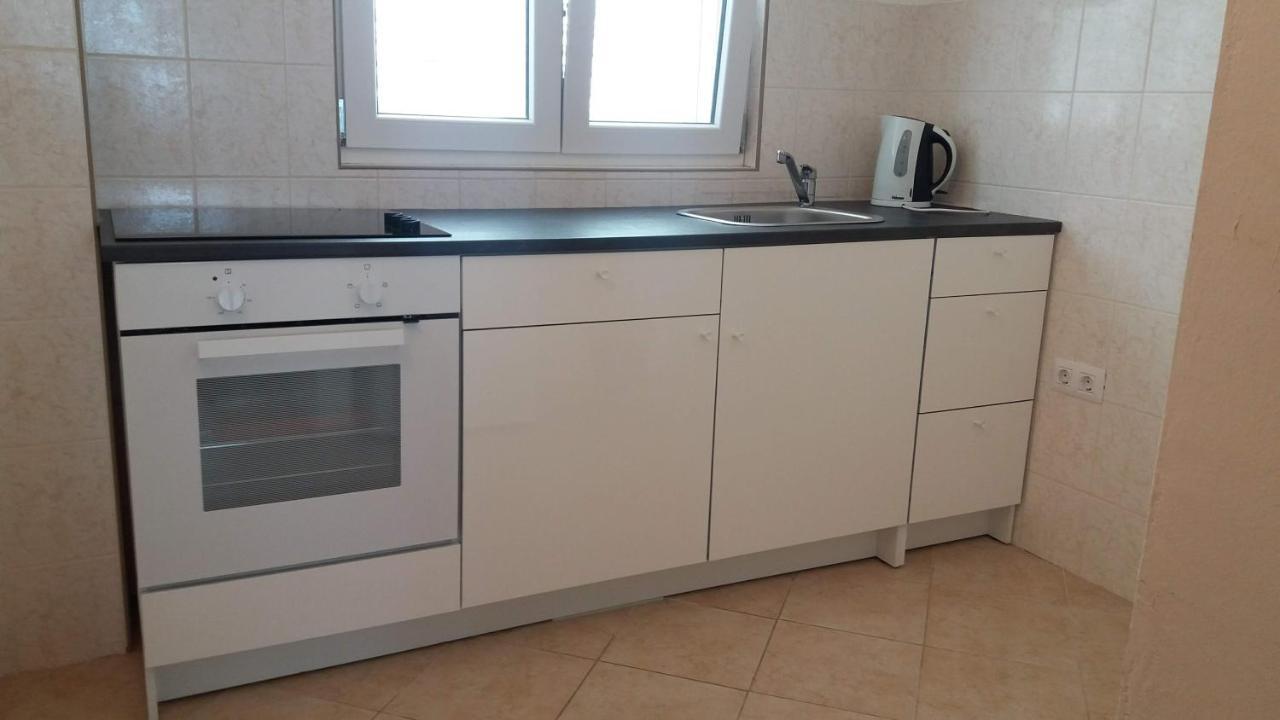 Apartments Zvonimir,Place By The Sea Mirce المظهر الخارجي الصورة