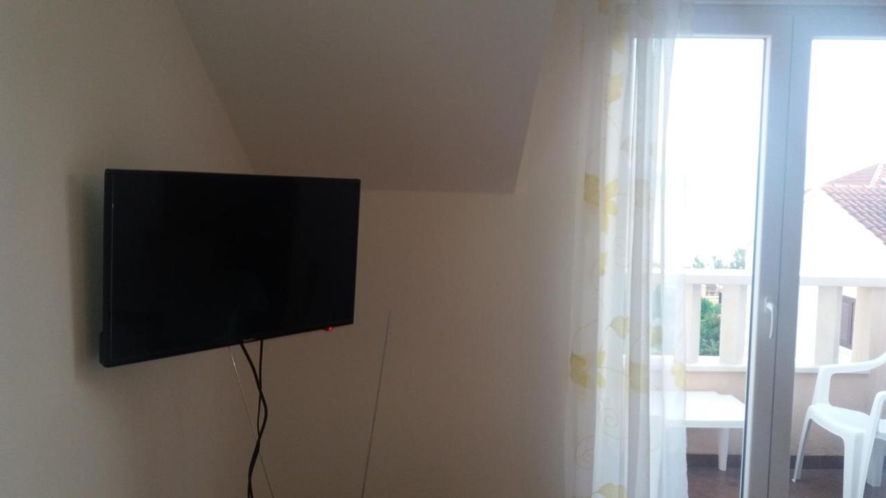 Apartments Zvonimir,Place By The Sea Mirce المظهر الخارجي الصورة