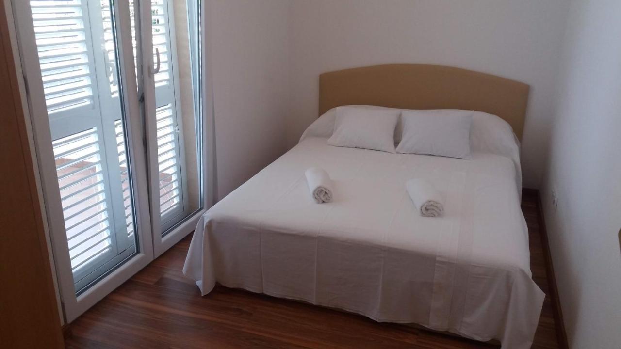 Apartments Zvonimir,Place By The Sea Mirce المظهر الخارجي الصورة
