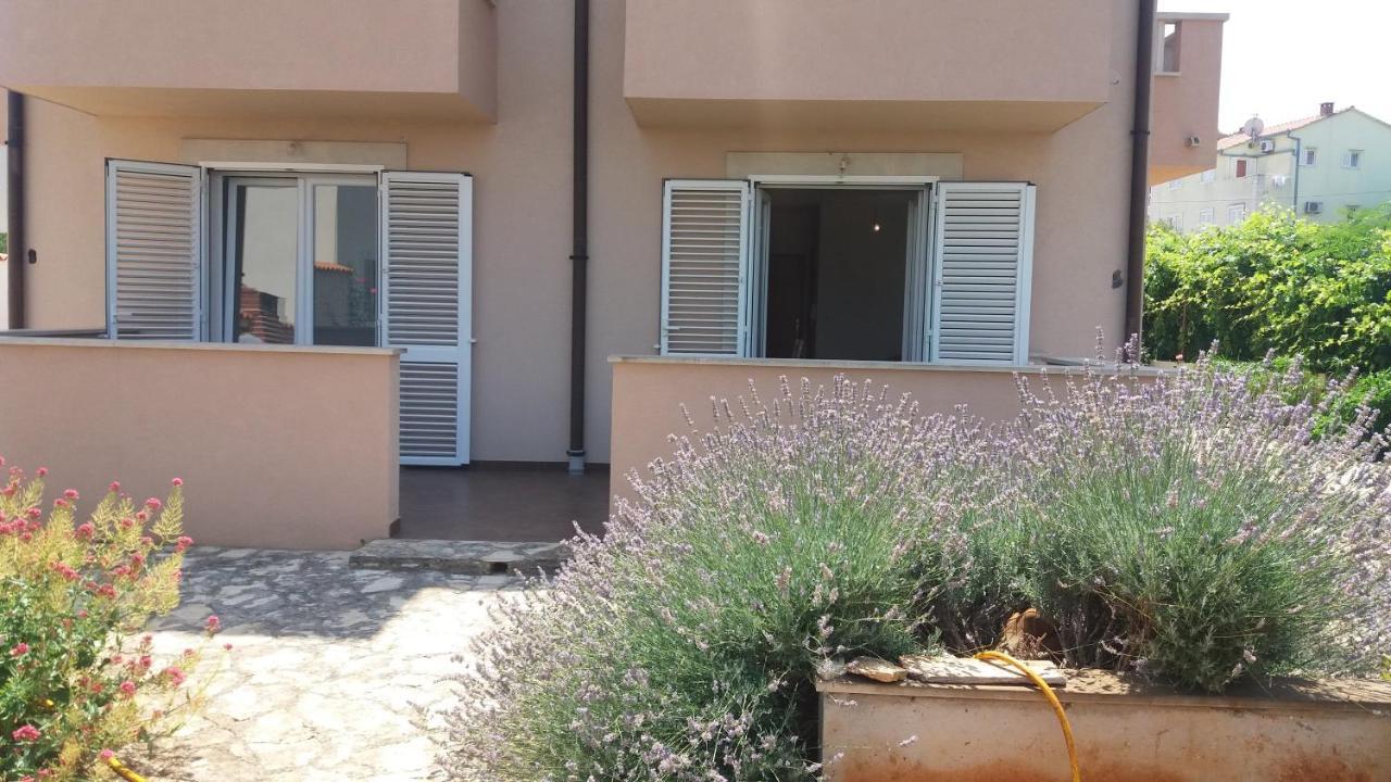 Apartments Zvonimir,Place By The Sea Mirce المظهر الخارجي الصورة